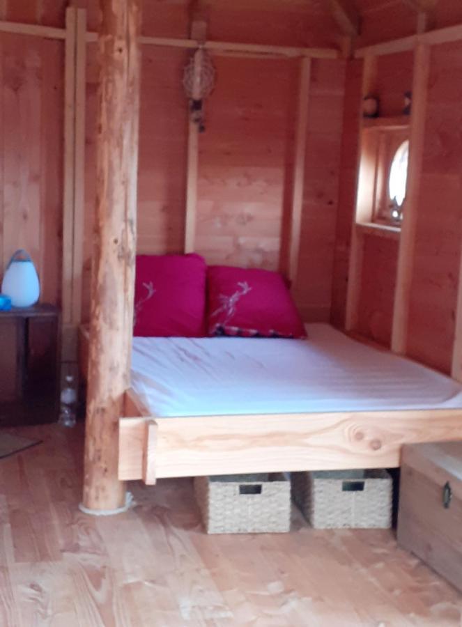 Cabanes Et Yourtes De La Vallee De L'Ance Hotel Sauvessanges Екстериор снимка